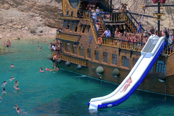 3 Island Luxury Cruise with 4 Swimming Stops with Captain Morgan