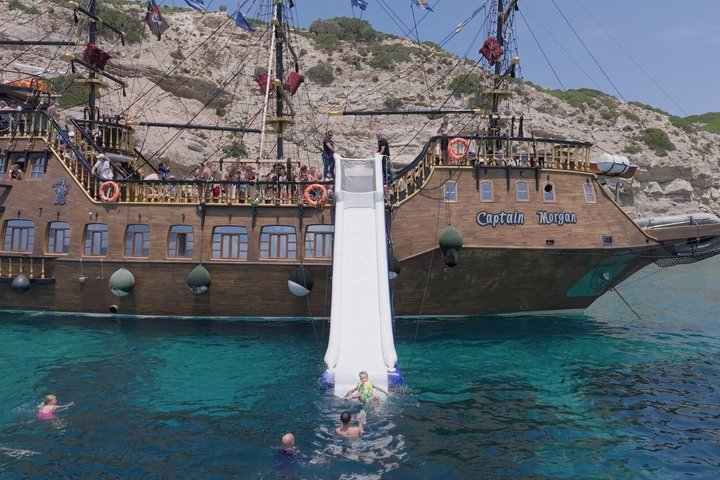3 Island Luxury Cruise with 4 Swimming Stops with Captain Morgan