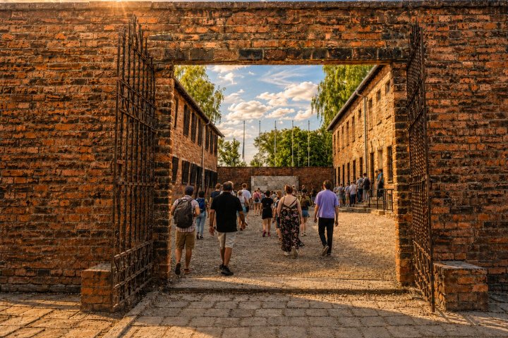 Krakow to Auschwitz-Birkenau Live Guided Tour & Hotel Pick-up