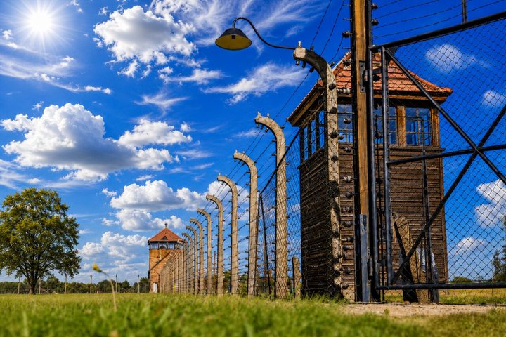 Krakow to Auschwitz-Birkenau Live Guided Tour & Hotel Pick-up