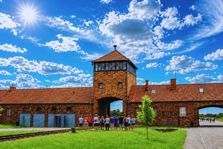 Krakow to Auschwitz-Birkenau Live Guided Tour & Hotel Pick-up