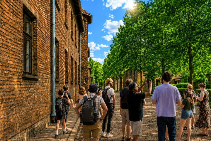 Krakow to Auschwitz-Birkenau Live Guided Tour & Hotel Pick-up
