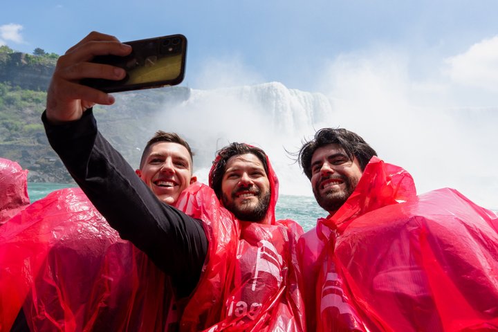 Niagara Falls Small-Group Tour with Niagara City Cruise Boat Ride