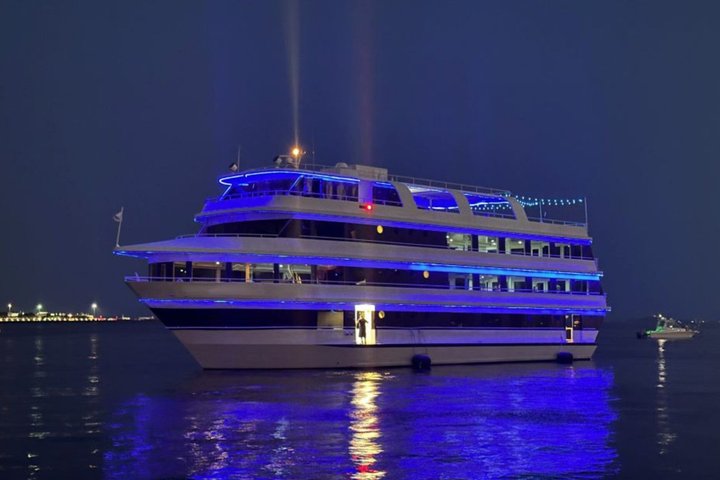 Evening Dining Yacht Cruise in Clearwater Beach
