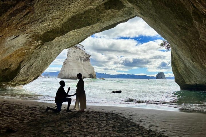 Cathedral Cove & Hot Water Beach Small-Group Tour with Lunch