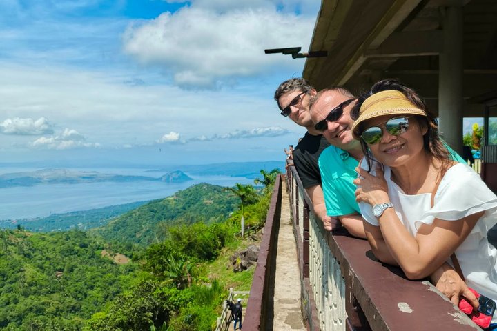 Tagaytay Half Day Countryside Tour with Taal Views and Art Museum