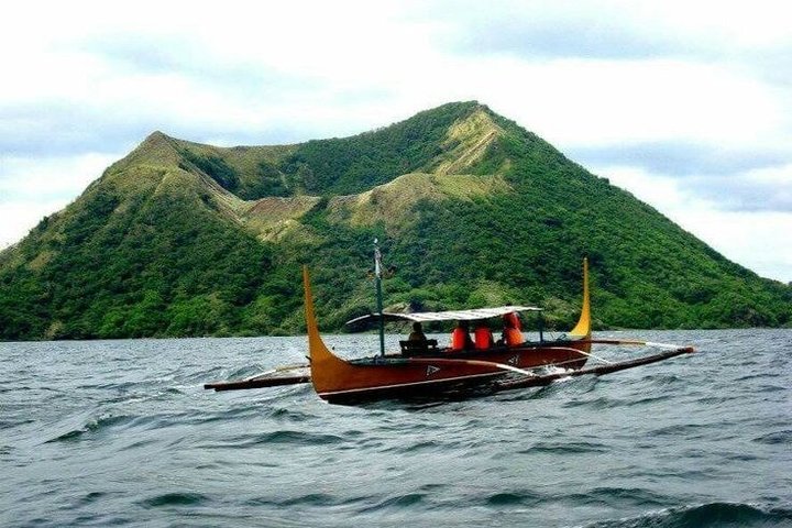 Tagaytay Half Day Countryside Tour with Taal Views and Art Museum