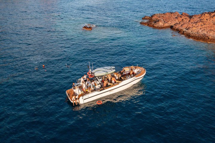 Esterel Calanques Boat Tour from Saint-Raphael 2.5 Hours
