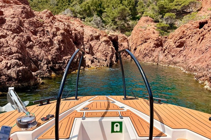 Esterel Calanques Boat Tour from Saint-Raphael 2.5 Hours