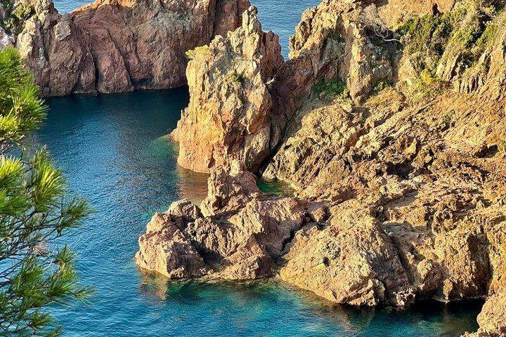 Esterel Calanques Boat Tour from Saint-Raphael 2.5 Hours