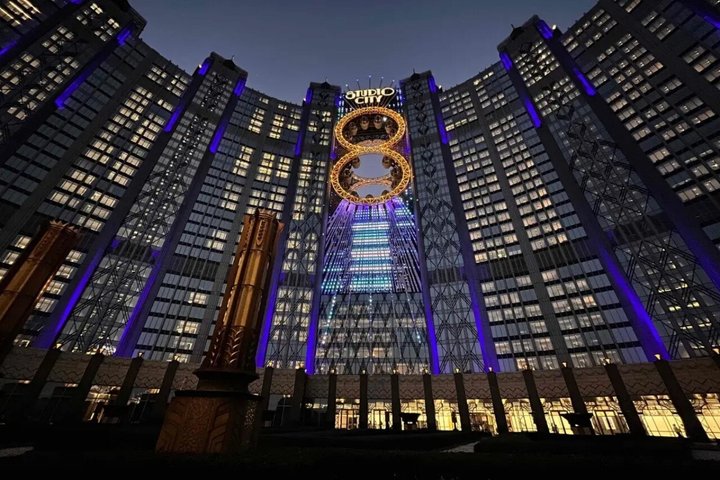 Macau Studio City Eight Figure Ferris Wheel
