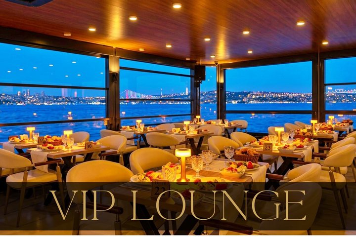 İstanbul Mega Lüfer Dinner Cruise Bosphorus and Show - Pvt. Table