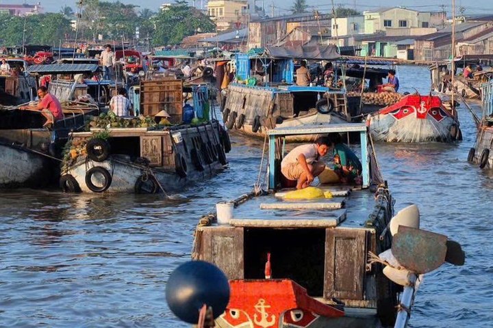 Can Tho: Floating Market, Canals & Rice Noodle Workshop