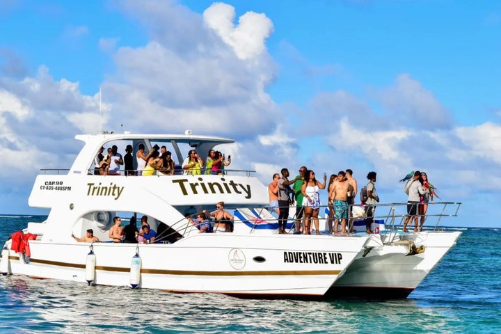 Hip Hop Party Boat Punta Cana – Party Cruise with DJ, Open Bar