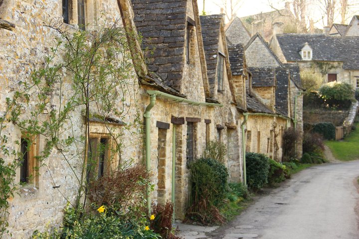 Private Cotswolds Day Tour: Small-Group Luxury in a Mercedes