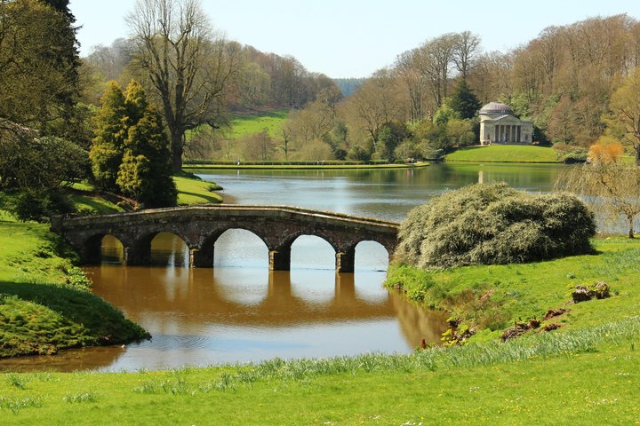 Private Cotswolds Day Tour: Small-Group Luxury in a Mercedes