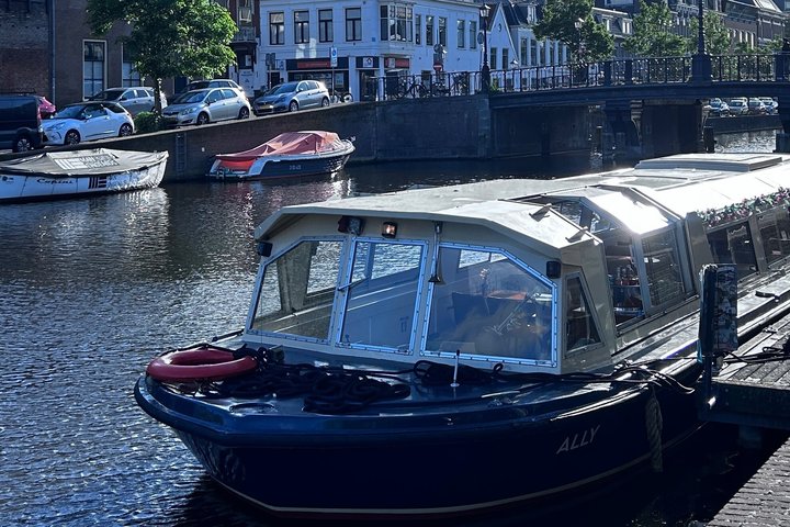 Haarlem Smoke Cruise: 420 Friendly & Drinks - Local Culture Tour