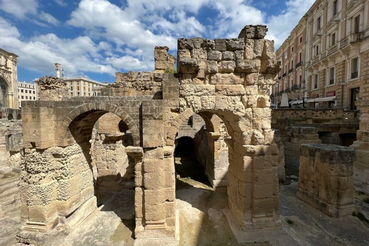 Tour of Lecce with a visit to the basement of the ancient synagogue
