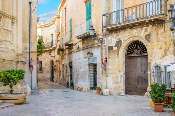 Tour of Lecce with a visit to the basement of the ancient synagogue