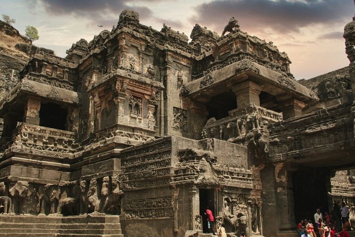 Private Ajanta Ellora Guided Day Tour with Skip-the-Line Entry