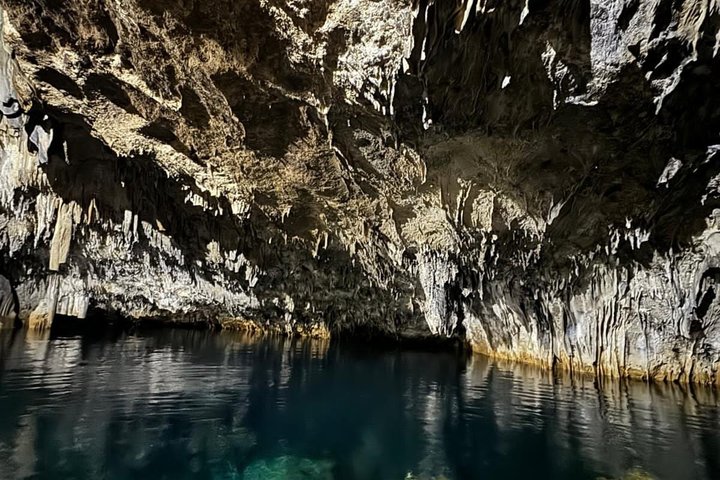 Tongatapu Highlights Tour from Royal Sites to Coastal Wonders