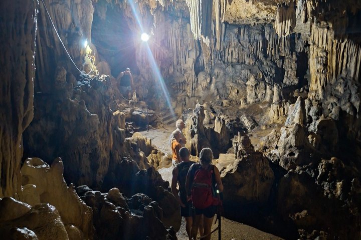 Tongatapu Highlights Tour from Royal Sites to Coastal Wonders