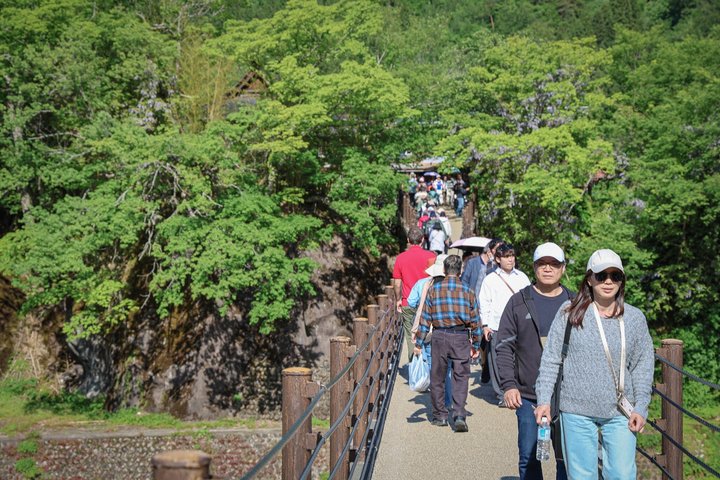 Shirakawago Private Day Trip from Takayama with Local Guide