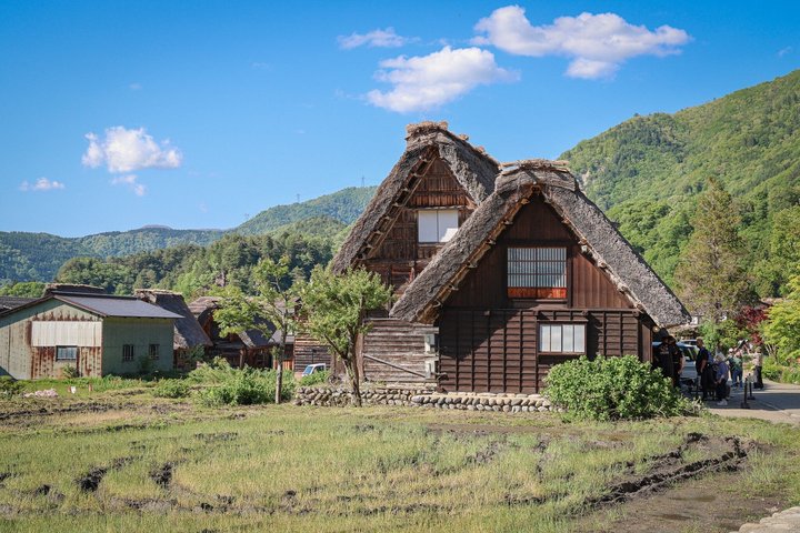 Shirakawago Private Day Trip from Takayama with Local Guide