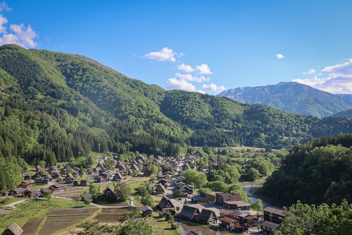 Shirakawago Private Day Trip from Takayama with Local Guide
