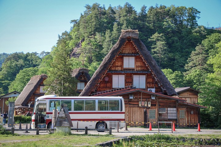 Shirakawago Private Day Trip from Takayama with Local Guide
