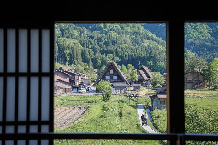 Shirakawago Private Day Trip from Takayama with Local Guide