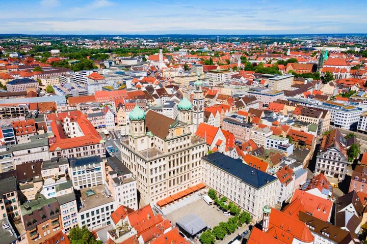Hello Augsburg: Private 2-Hour Intro City Walk with Local Guide