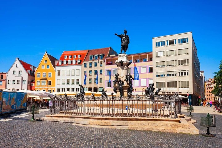 Hello Augsburg: Private 2-Hour Intro City Walk with Local Guide