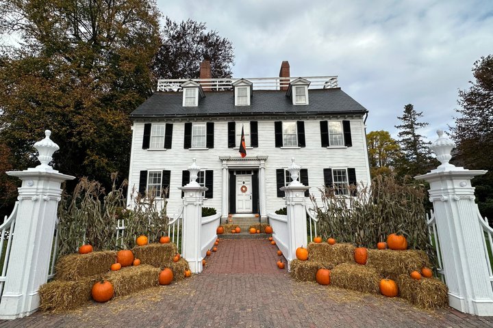 The Official "Hocus Pocus" Movie Locations Tour of Salem