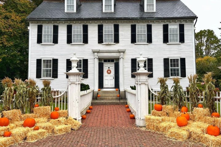 The Official "Hocus Pocus" Movie Locations Tour of Salem