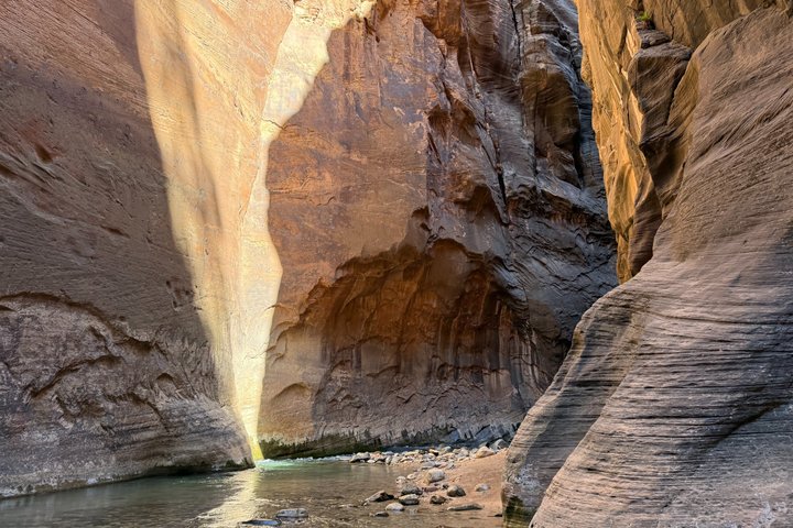 Zion Narrows: Private Guided Hike + Picnic (Gear Included)