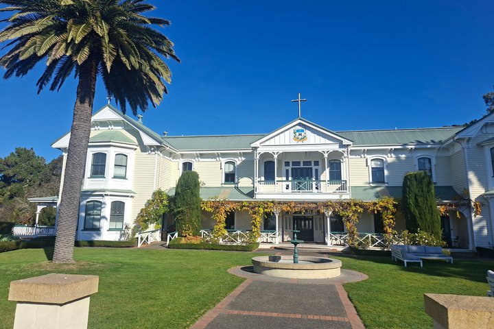 Napier Gourmet Winery Luncheon + tastings at 3 Great Wineries