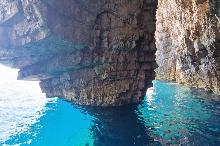 Private tour from Hvar Blue cave & paklinski islands