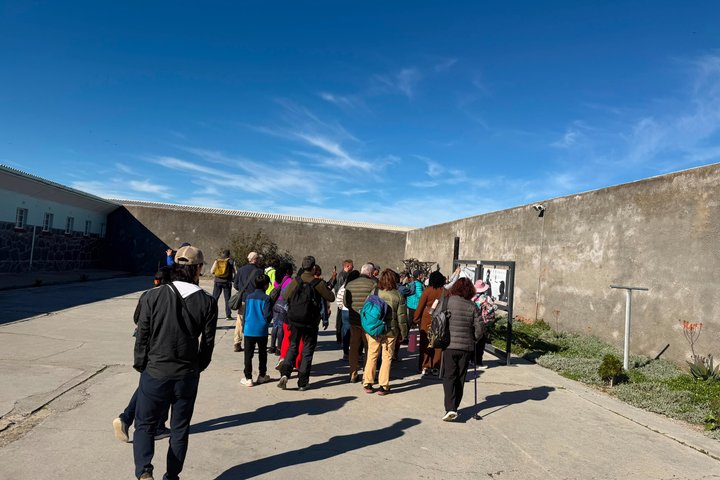 Robben Island Ferry Ticket &Guided Prison Tour with Pick-up& back