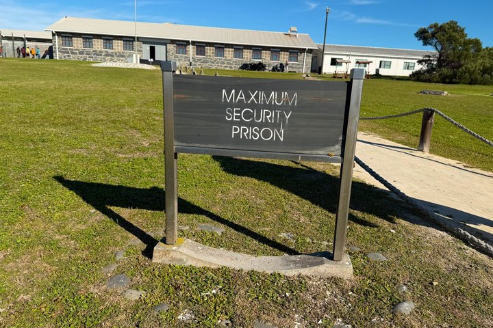 Robben Island Ferry Ticket &Guided Prison Tour with Pick-up& back