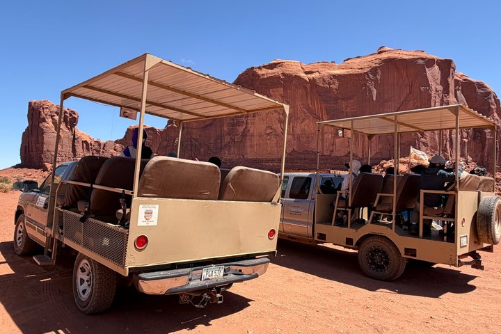 1.5 Hour Jeep Tour in Monument Valley