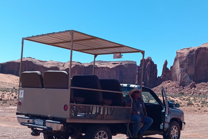 1.5 Hour Jeep Tour in Monument Valley