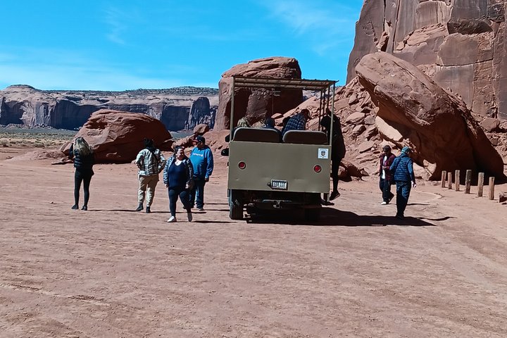 1.5 Hour Jeep Tour in Monument Valley