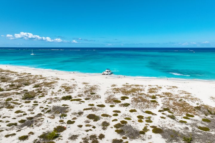 Half Day Snorkel from Providenciales with Visit to Half Moon Bay