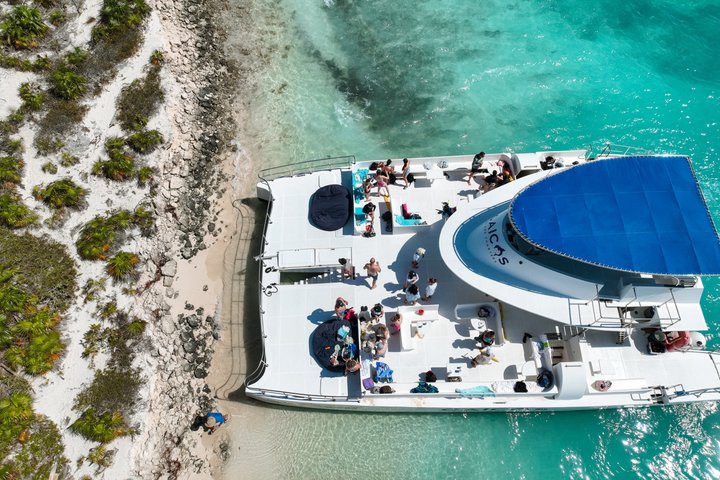 Half Day Snorkel from Providenciales with Visit to Half Moon Bay