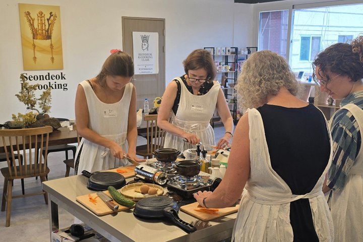 Small group Market Tour and Korean Cooking Class in Gyeongju