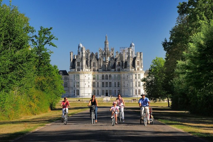 Chenonceau & Chambord Castles Private Day Trip From Tours