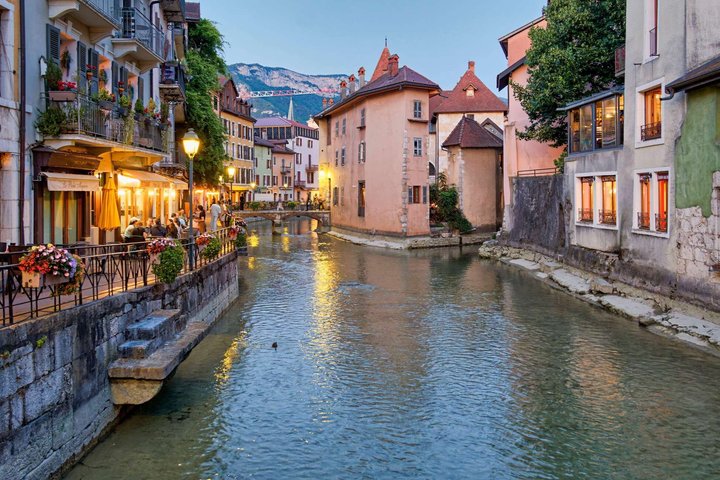 Annecy Lake Walking Tour Experience with Lake Cruise