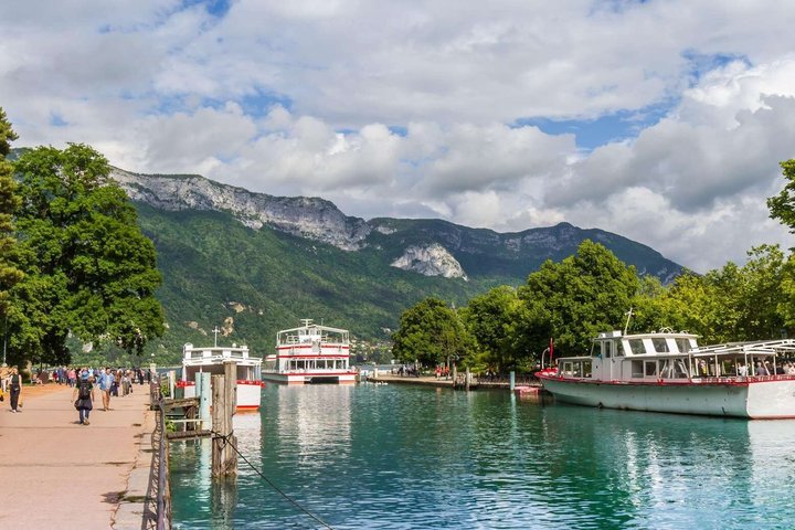 Annecy Lake Walking Tour Experience with Lake Cruise