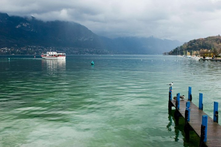 Annecy Lake Walking Tour Experience with Lake Cruise